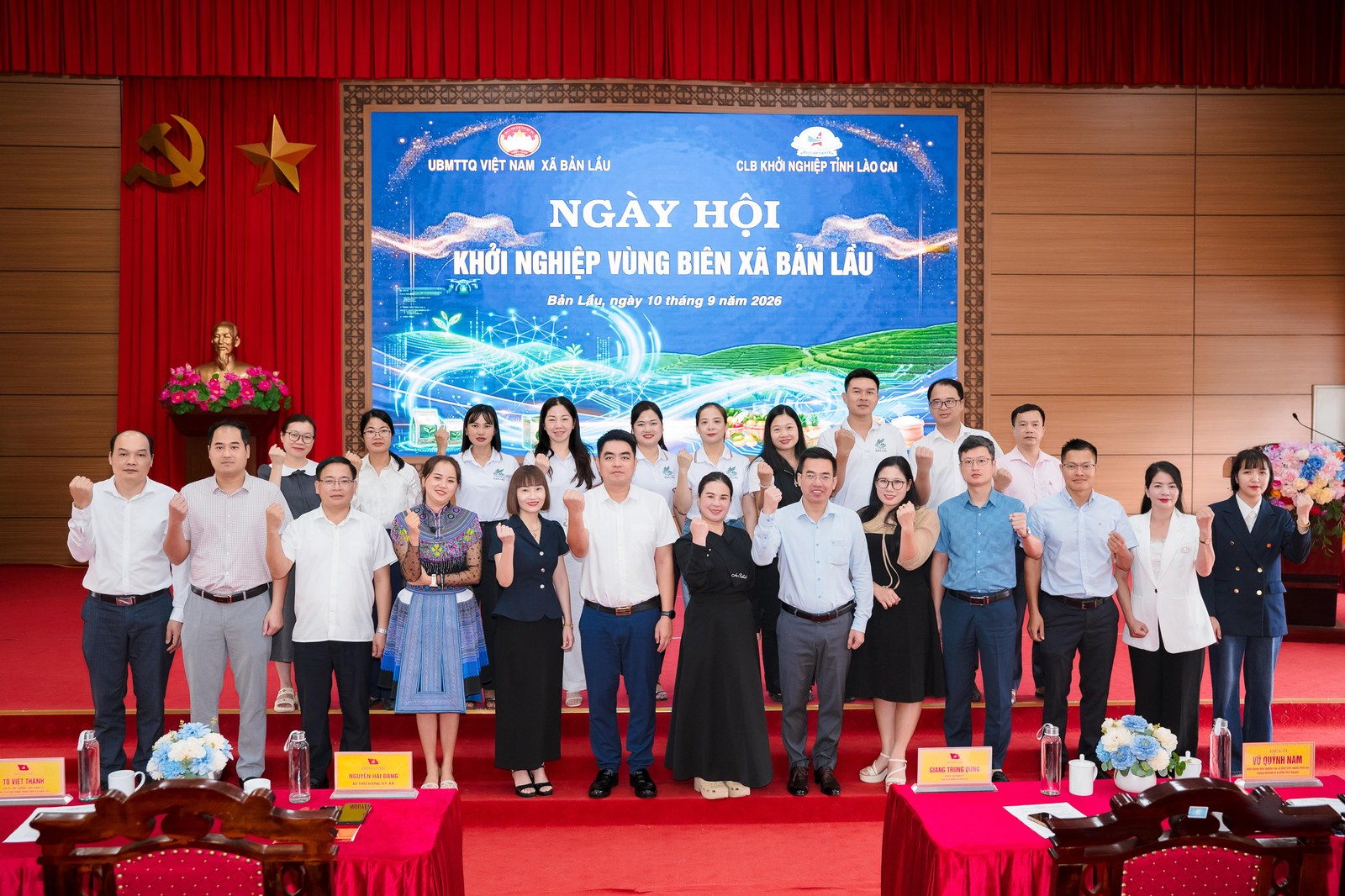 Đại biểu và đoàn thanh niên khởi nghiệp